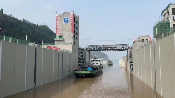 2--【項目建設(shè)】運輸“使命必達”， 三期項目大件設(shè)備圓滿交付.jpg